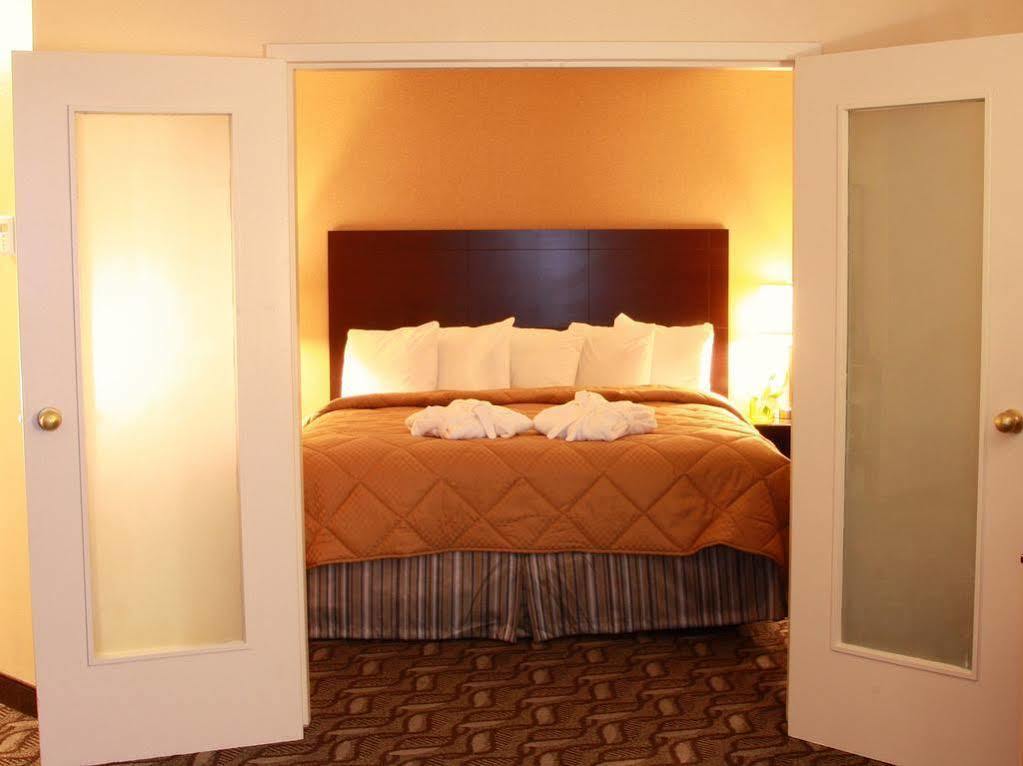 Comfort Inn & Suites Ambassador Bridge Windsor Eksteriør bilde